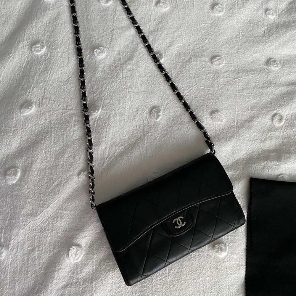 CHANEL Black Quilted Key & Card Holder - Picture 6 of 13